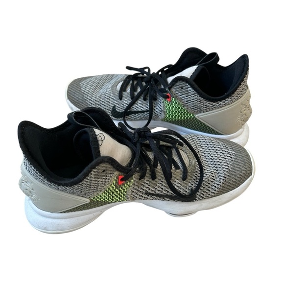 Nike LeBron Witness 4 String Volt Size 9.5 - Picture 2 of 7